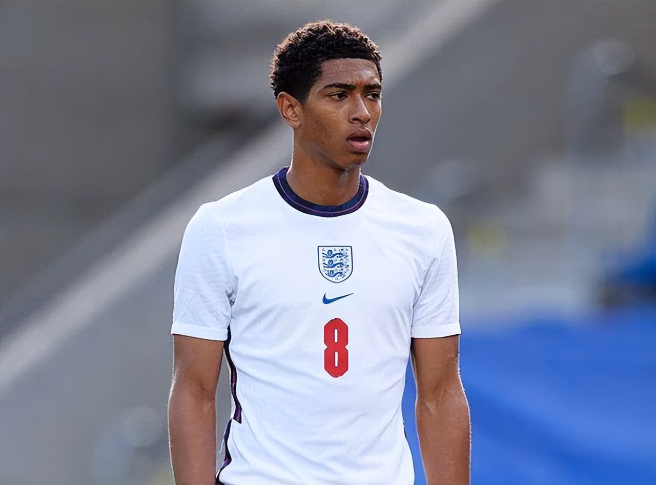 莱奥：米兰德比是登顶意甲的绝佳机会，我能感受到囧叔的信任（莱奥：米兰德比是冲顶意甲的最佳时机，我能感受到囧叔的信任）