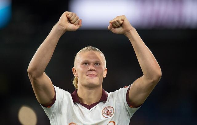 他刚在踢上港的比赛爆发，就被老东家解约离队，球迷建议来中超（对阵上港刚迎爆发，他却被老东家解约离队，球迷建议投奔中超）