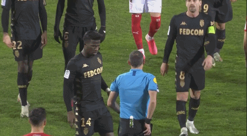 阿尔卡拉斯表演赛搞笑举动笑翻全场，指出乐观态度是最大武器